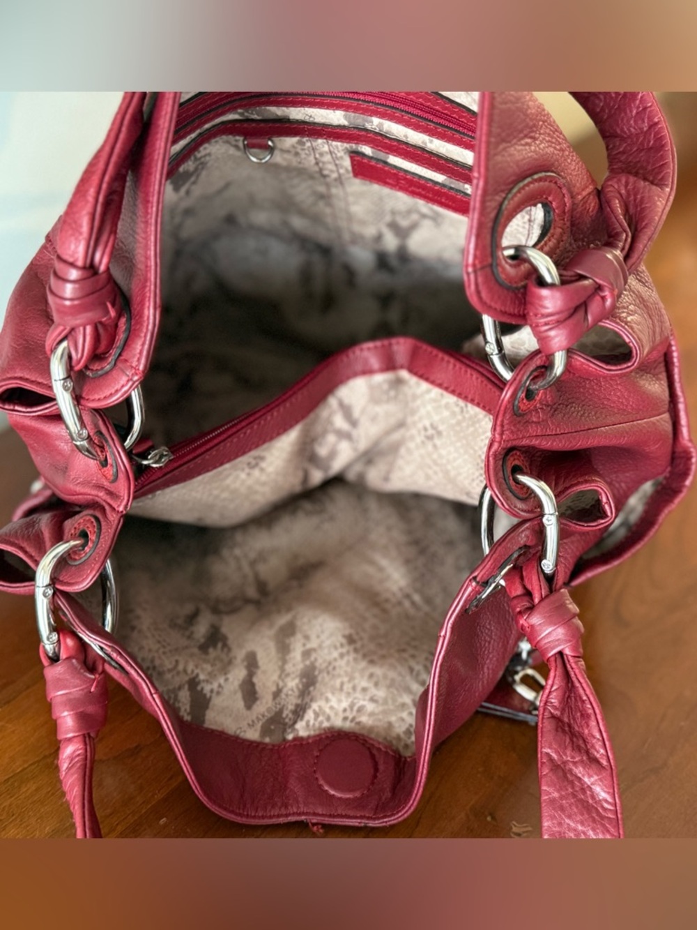 🔥 Y2K Slouchy Red Leather Bag | B. Makowsky | Leopard Lining |
Statement Tote 🔥 - Picture 14 of 15